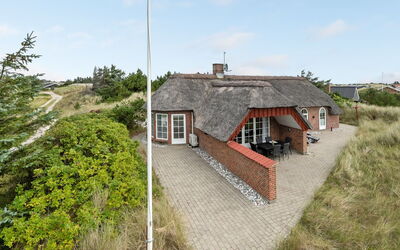 Sannie - 450M from the Sea