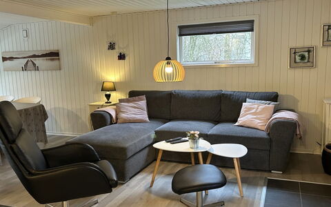 Sanni - 1.6Km from the Sea: Mueble, Piso, Diseño De Interiores, Suelo, Casa, Sala, Sofá, Lámpara, Manchas De Madera