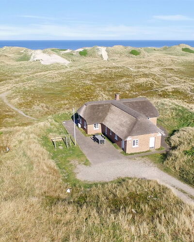 Skuli - 200M from the Sea