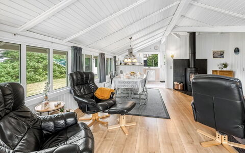Penka - 550M to the Fjord: Diseño De Interiores, Madera, Techo, Mueble, Sofá, Piso, Suelo, Casa, Sala, Suelos De Madera