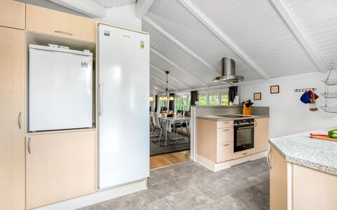 Penka - 550M to the Fjord: Piso, Electrodoméstico, Cocina, Diseño De Interiores, Suelo, Techo, Madera, Aparato De Cocina, Mostrador, Mueble