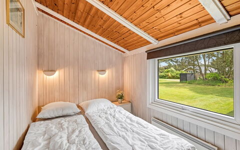 Penka - 550M to the Fjord: Edificio, Casa, Madera, Casa, Techo, Cabaña, Barrio Residencial, Arbusto, Arquitectura