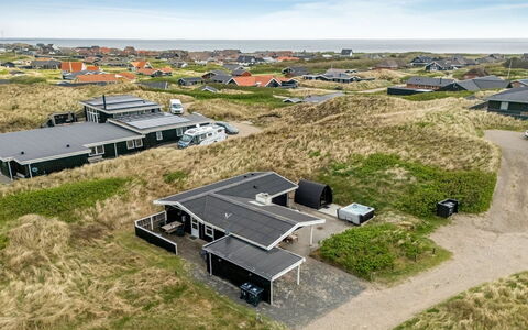 Assa - from the Sea: Techo, El Terreno Del Lote, Cabaña, Casa, Área Rural, Cobertizo, Vía Muerta, Edificios Del Jardín, Cuarto De Troncos, \Choza