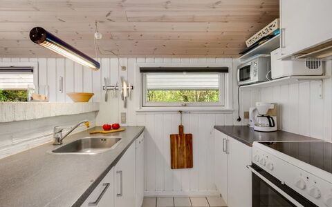 Estelle - 575M to the Fjord: Madera, Cocina, Piso, Mostrador, Techo, Diseño De Interiores, Suelo, Arreglo De Tubería, Encendiendo, Aparato De Cocina