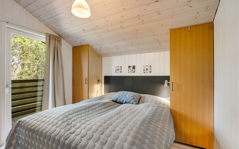 Estelle - 575M to the Fjord: Diseño De Interiores, Madera, Techo, Cama, Habitación, Piso, Suelo, Habitación, Mueble, Sábana
