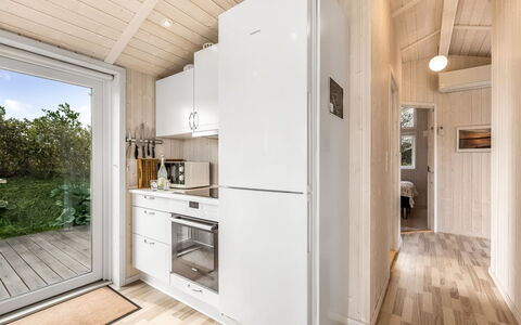 Tanna - 330M to the Fjord: Madera, Electrodoméstico, Piso, Suelo, Diseño De Interiores, Aparato De Cocina, Cocina, Techo, Suelos De Madera, Electrodoméstico