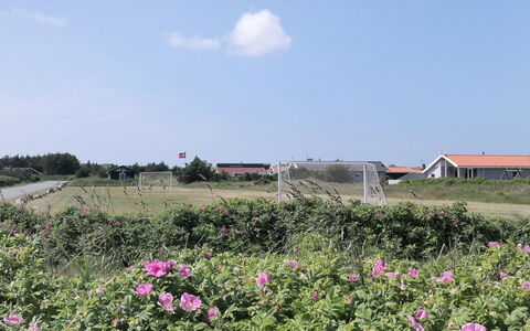Elfrun - 250M from the Sea: Casa, Techo, Casa, Cabaña, Cobertizo, Edificios Del Jardín, Vía Muerta, Yarda, Cuarto De Troncos, \Choza