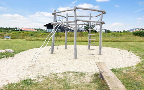 Elfrun - 250M from the Sea: Casa, Techo, Casa, Cabaña, Cobertizo, Edificios Del Jardín, Vía Muerta, Yarda, Cuarto De Troncos, \Choza