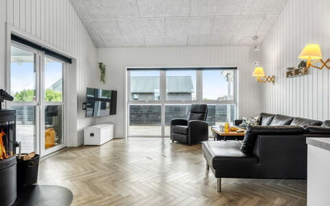 Markku - 400M from the Sea: Piso, Diseño De Interiores, Techo, Madera, Suelo, Mueble, Lámpara, Encendiendo, Sala, Habitación
