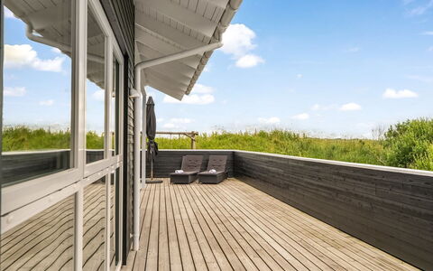 Markku - 400M from the Sea: Madera, Suelos De Madera, Arquitectura, Madera Dura, Porche, Tablón, Cubierta, Material Compuesto, Boardwalk, Manchas De Madera