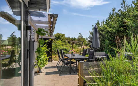 Resi - 400M from the Sea: Arbusto, El Terreno Del Lote, Sombra, Jardín, Silla, Mueble Para Exteriores, Cubierta, Eco Hotel, Madera Dura