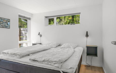 Resi - 400M from the Sea: Diseño De Interiores, Piso, Techo, Suelo, Mueble, Habitación, Habitación, Casa, Cama