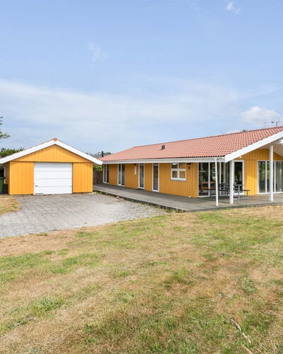 Annemia - 200M from the Sea