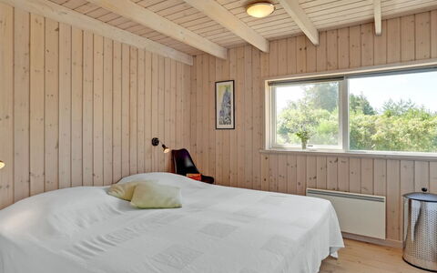 Felizia - 2.5Km from the Sea: Pared, Madera, Habitación, Piso, Diseño De Interiores, Techo, Suelo, Cama, Suelos De Madera, Sábana