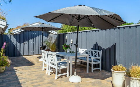 Felizia - 2.5Km from the Sea: Mueble Para Exteriores, Mueble, Mesa Al Aire Libre, Silla, Maceta, Patio, Cubierta, Jardín, Planta De Casa, Madera Dura
