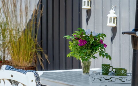 Felizia - 2.5Km from the Sea: Maceta, Planta De Casa, Jardín, Floristas, Florero, Mueble Para Exteriores, Silla, Pintar, Diseño Floral