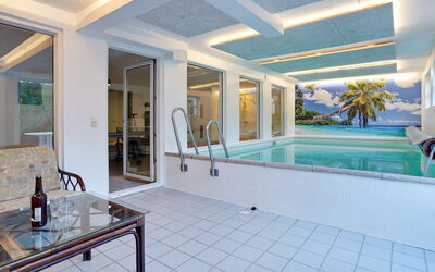 Pelle - 800M from the Sea