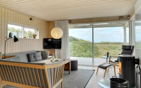 Josten - 500M from the Sea: Mueble, Diseño De Interiores, Madera, Piso, Techo, Suelo, Encendiendo, Mesa, Silla, Sala
