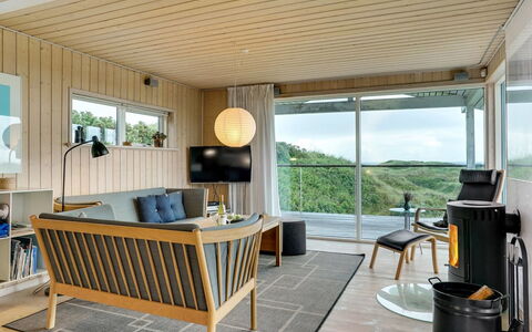 Josten - 500M from the Sea: Madera, Diseño De Interiores, Mueble, Techo, Piso, Suelo, Lámpara, Sala, Silla, Madera Dura