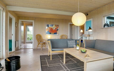 Josten - 500M from the Sea: Mueble, Piso, Madera, Suelo, Diseño De Interiores, Mesa, Techo, Silla, Casa, Sala