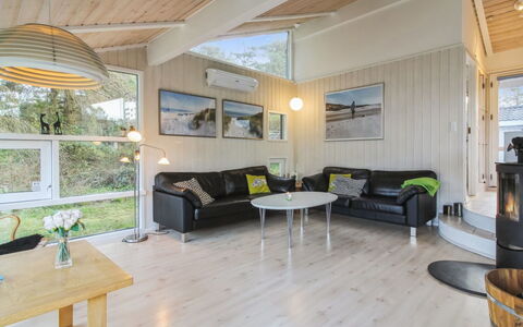 Immi - 1.5Km from the Sea: Madera, Casa, Techo, Puerta, Cabaña, Suelos De Madera, Sala, Madera Dura, Tablón