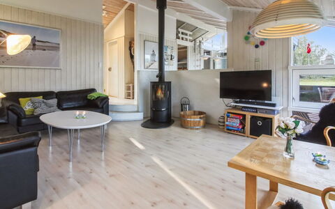 Immi - 1.5Km from the Sea: Diseño De Interiores, Madera, Mueble, Piso, Suelos De Madera, Techo, Suelo, Sala, Casa, Habitación