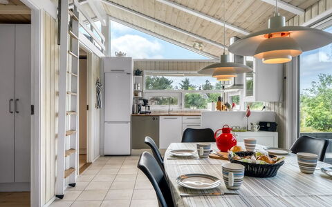 Immi - 1.5Km from the Sea: Madera, Techo, Diseño De Interiores, Piso, Mueble, Casa, Suelo, Lámpara, Cocina, Cocina Y Comedor Mesa
