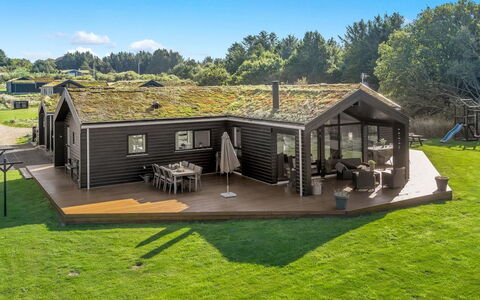 Javorka - 1.4Km from the Sea: Madera, Techo, Arquitectura, Casa, Casa, Cabaña, Vía Muerta, Madera Dura, Pendiente, Inmuebles