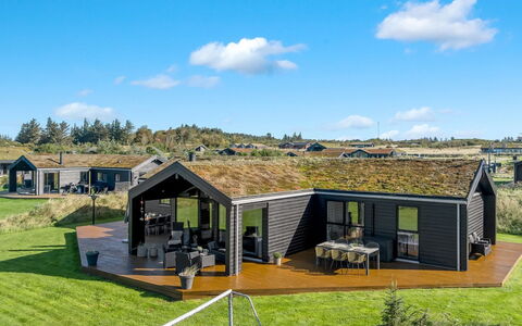 Javorka - 1.4Km from the Sea: Madera, Techo, Arquitectura, Casa, Casa, Cabaña, Vía Muerta, Madera Dura, Pendiente, Inmuebles