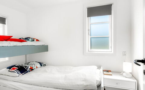 Baldine - 140M from the Sea: Cama, Habitación, Mueble, Lecho, Diseño De Interiores, Sábana, Suelo, Linos, Techo, Marco De La Cama