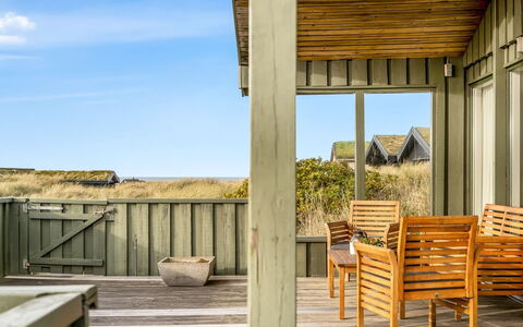 Fransine - 480M from the Sea: Techo, El Terreno Del Lote, Cabaña, Casa, Área Rural, Cobertizo, Vía Muerta, Edificios Del Jardín, Cuarto De Troncos, \Choza