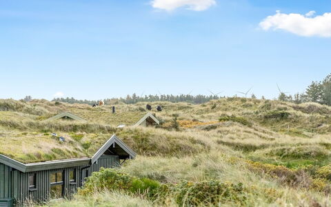 Fransine - 480M from the Sea: Techo, El Terreno Del Lote, Cabaña, Casa, Área Rural, Cobertizo, Vía Muerta, Edificios Del Jardín, Cuarto De Troncos, \Choza
