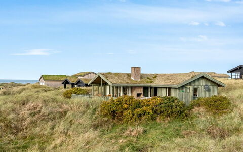 Fransine - 480M from the Sea: Techo, El Terreno Del Lote, Cabaña, Casa, Área Rural, Cobertizo, Vía Muerta, Edificios Del Jardín, Cuarto De Troncos, \Choza