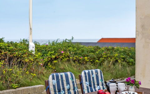 Atena - 50M from the Sea: Techo, El Terreno Del Lote, Cabaña, Casa, Área Rural, Cobertizo, Vía Muerta, Edificios Del Jardín, Cuarto De Troncos, \Choza