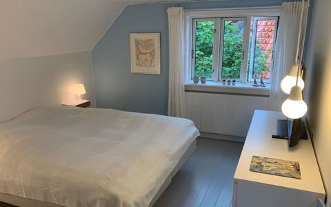 Huanca - 900M from the Sea: Cama, Habitación, Sábana, Lecho, Diseño De Interiores, Suelo, Mueble, Piso, Linos, Textil