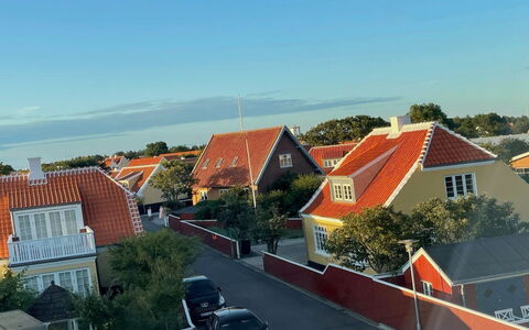 Jarkko - 200M from the Sea: Techo, Piso, Diseño De Interiores, Suelo, Material Compuesto, Mueble, Recurso, Hotel, Diseño, La Luz Del Día