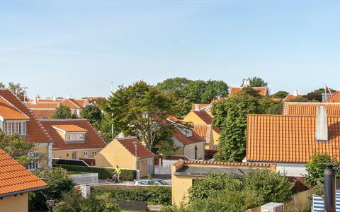 Jarkko - 200M from the Sea: Cielo, Barrio Residencial, Techo, Casa, Casa, Barrio, Fachada, Diseño Urbano, Asentamientos Humanos, Suburbio