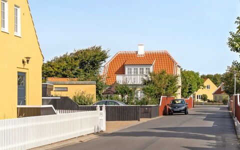Jarkko - 200M from the Sea: Edificio, Barrio Residencial, Casa, Fachada, Casa, Arquitectura, Barrio, Techo, Asentamientos Humanos, Suburbio