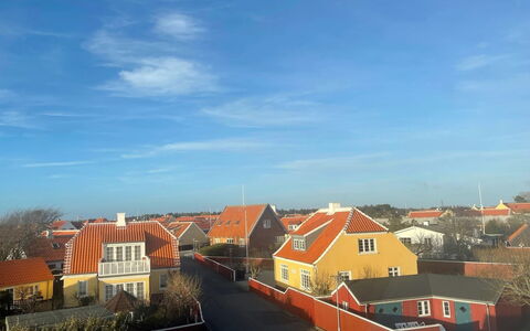 Jarkko - 200M from the Sea: Cielo, Naranja, Horizonte, Techo, Casa, Casa, Luz De Sol, Mañana, Noche, Oscuridad