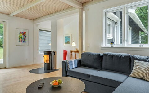 Sverkel - 700M from the Sea: Piso, Diseño De Interiores, Mueble, Suelo, Madera, Techo, Suelos De Madera, Habitación, Sala, Sofá