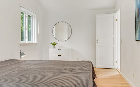 Sverkel - 700M from the Sea: Mueble, Diseño De Interiores, Piso, Suelo, Madera, Habitación, Cama, Techo, Suelos De Madera, Casa