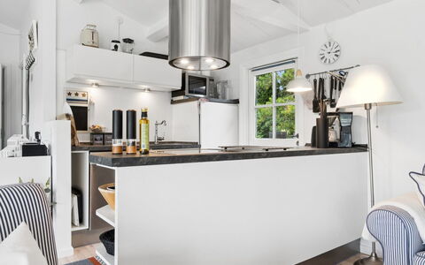 Ylermi - 1.5Km from the Sea: Cocina, Mueble, Diseño De Interiores, Piso, Aparato De Cocina, Techo, Mostrador, Electrodoméstico, Electrodoméstico, Suelo