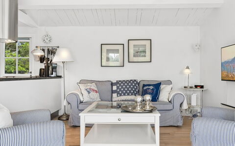 Ylermi - 1.5Km from the Sea: Mueble, Sofá, Diseño De Interiores, Techo, Sala, Casa, Habitación, Arrojar La Almohada