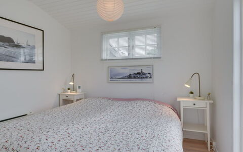 Ylermi - 1.5Km from the Sea: Cama, Habitación, Diseño De Interiores, Techo, Sábana, Mueble, Lecho, Suelo, Linos, Piso
