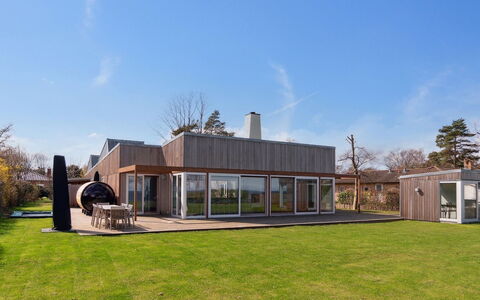 Vanta - 10M from the Sea: Techo, El Terreno Del Lote, Cabaña, Casa, Área Rural, Cobertizo, Vía Muerta, Edificios Del Jardín, Cuarto De Troncos, \Choza