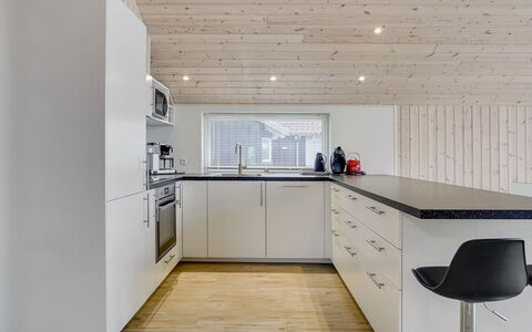 Domi - 1.2Km from the Sea: Madera, Techo, Piso, Diseño De Interiores, Cocina, Casa, Lámpara, Suelos De Madera, Mostrador, Madera Dura