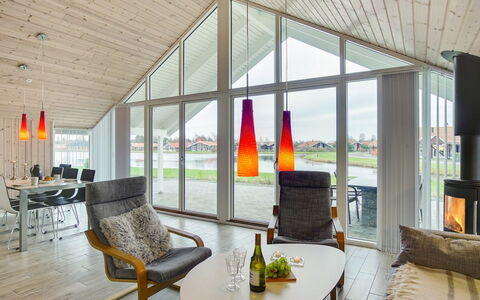 Domi - 1.2Km from the Sea: Casa, Cabaña, Vía Muerta, Sombra, Madera Dura, Porche, La Luz Del Día, Yarda, Manchas De Madera, Edificios Del Jardín