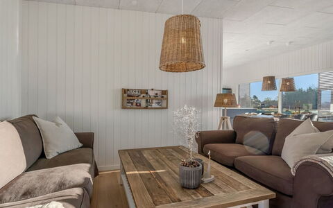 Vanna - 1.2Km from the Sea: Mueble, Diseño De Interiores, Piso, Suelo, Sofá, Madera, Techo, Suelos De Madera, Sala, Habitación