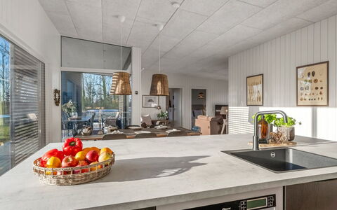 Vanna - 1.2Km from the Sea: Madera, Piso, Techo, Suelo, Cocina, Diseño De Interiores, Mueble, Mostrador, Cocina Y Comedor Mesa, Habitación