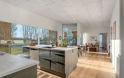 Vanna - 1.2Km from the Sea: Piso, Madera, Techo, Suelo, Cocina, Diseño De Interiores, Suelos De Madera, Mostrador, Mueble, Casa